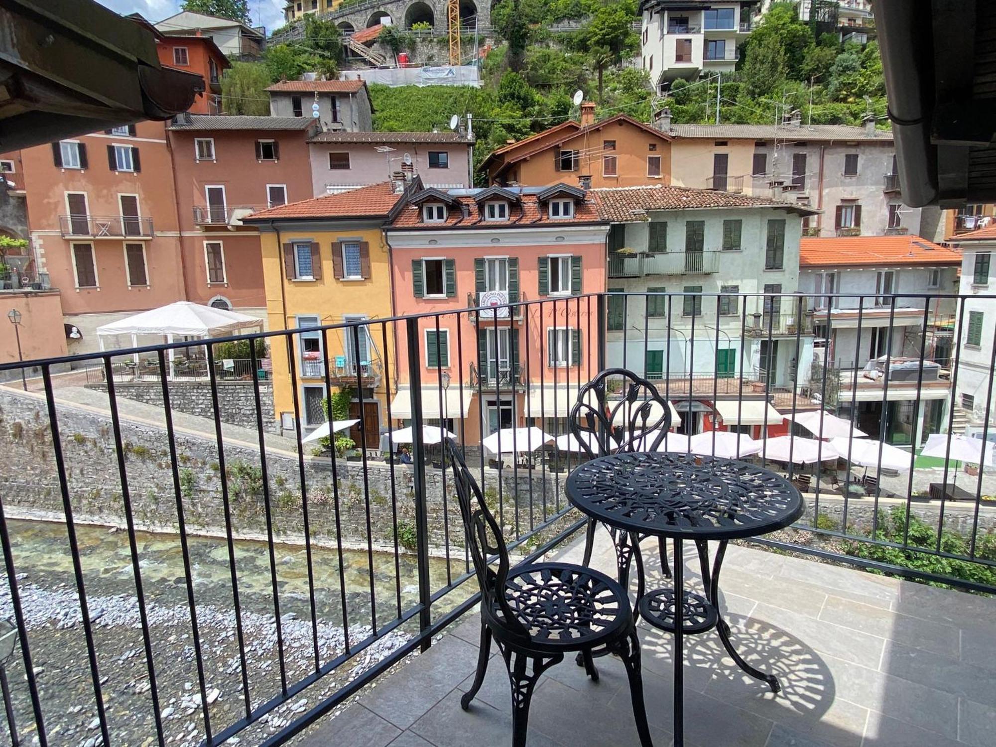 Argegno'S River - Central Apartment Lake View الغرفة الصورة